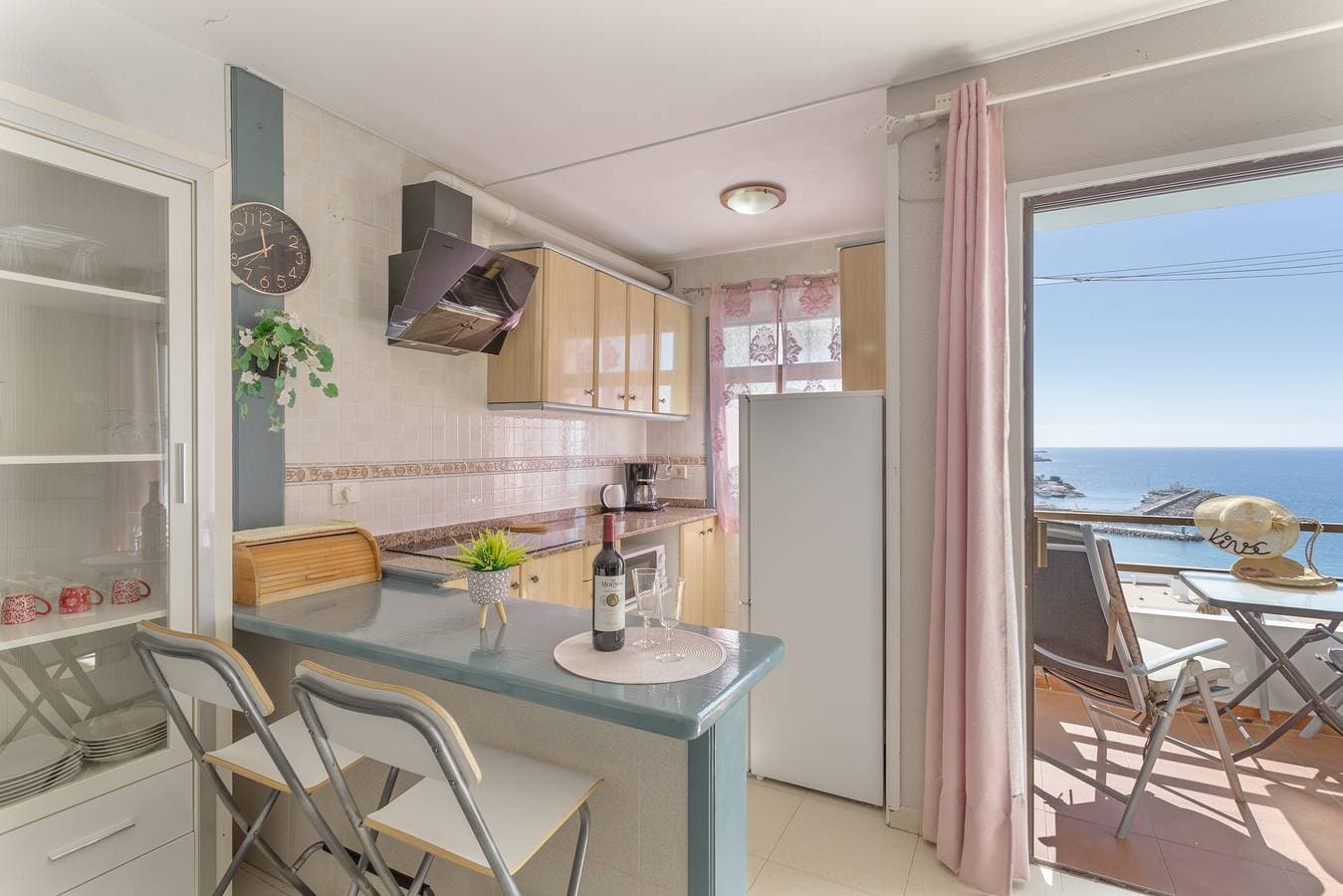Foto 7 von 25: Ferienwohnung 'Mirra - Meerblick' mit Meerblick, Gemeinschaftspool und WLAN