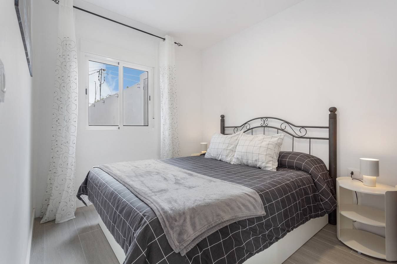 Foto 9 von 31: Ferienwohnung 'Traum mit Waldblick' mit Meerblick, Gemeinschaftspool und Wi-Fi