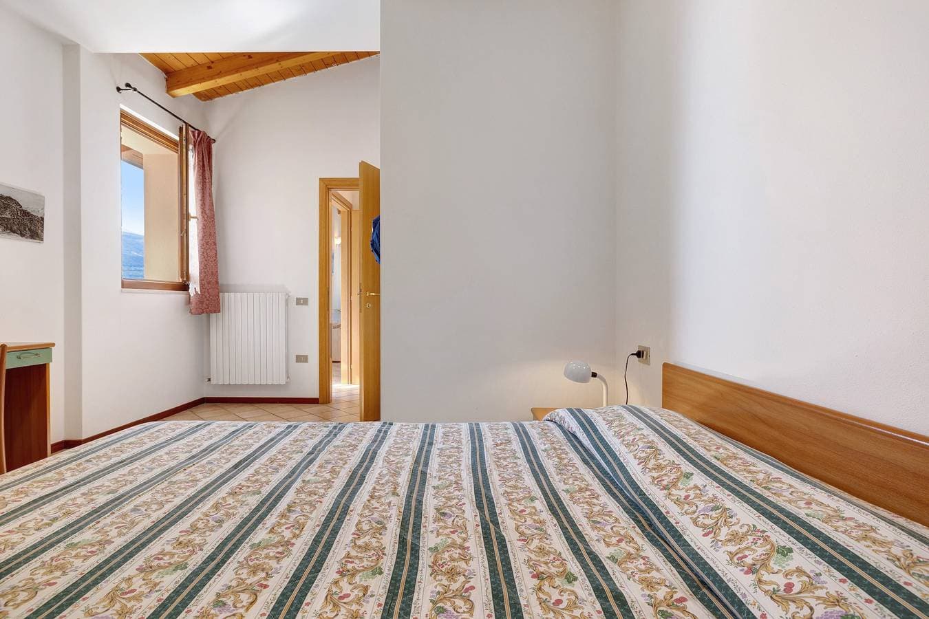 Foto 12 von 39: Ferienwohnung 'Rustico Spagnol 2' mit Seeblick, Pool und WLAN