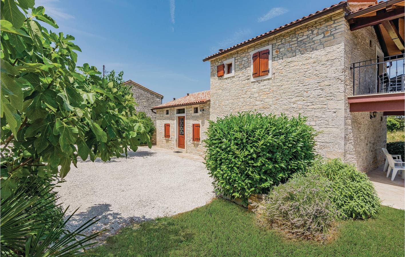 Foto 11 von 36: Reizende 2-Zimmer-Wohnung mit Pool und Terrasse in Butkovići – in der Nähe des Stadtzentrums