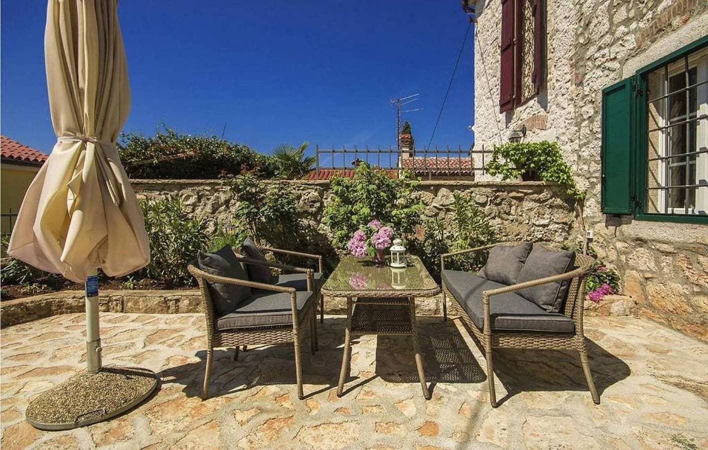 Rustikales Steinhaus nur 300 Meter zum Strand mit Meerblick, Grill, Terrasse 1