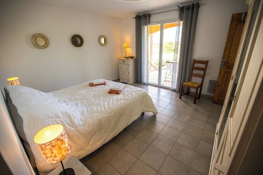 Foto 2 von 29: Villa Les Lavandes mit eigenem Pool und Multijet-Spa im Freien
