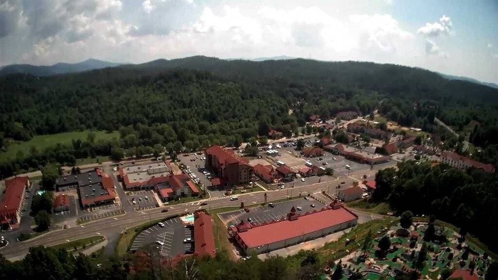 Foto 3 von 46: Downtown Helen Off Main in der Nähe von New Coaster! Whirlpool * Wintergarten * Tolle Aussicht!