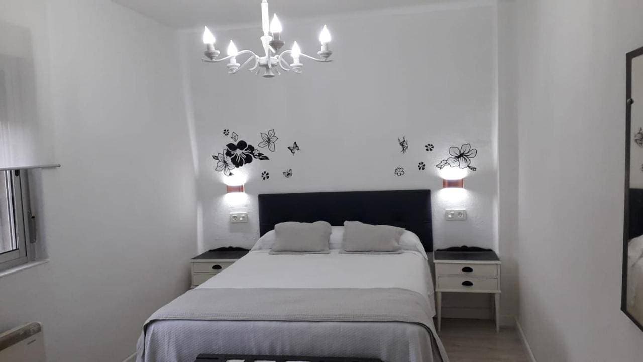 Foto 10 von 21: Two-Bedroom Apartment