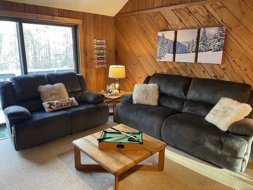 Foto 13 von 19: Mt. Snow Stadthaus mit Kamin, 1 Meile zu den Pisten mit Wochenend-Shuttle!