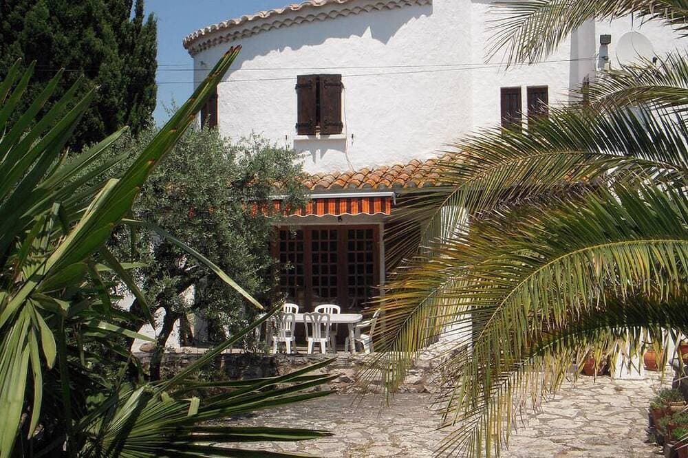 Ferienwohnung auf parkähnlichem Privatanwesen mit Pool bei Arles in der Provence 1