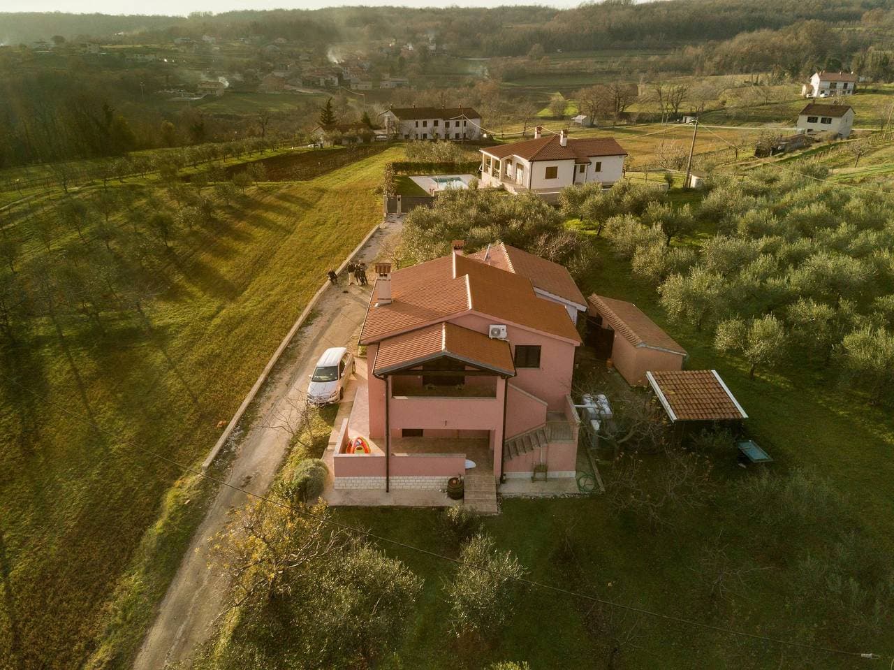 Foto 9 von 45: Ferienhaus mit drei Schlafzimmern neben Kiesstränd