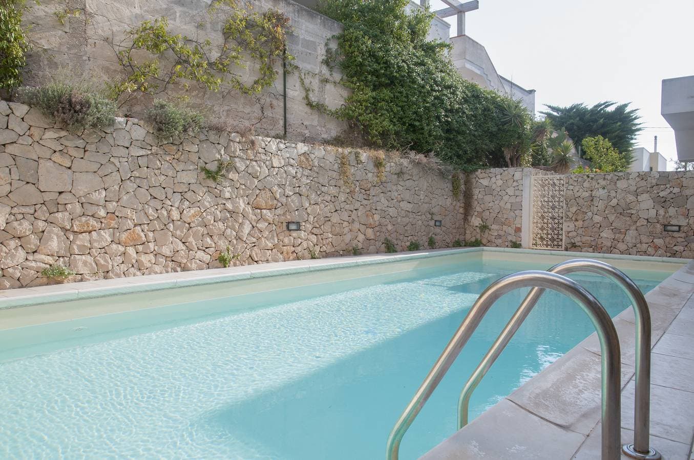 Apartment mit Pool und Panoramaterrasse 1