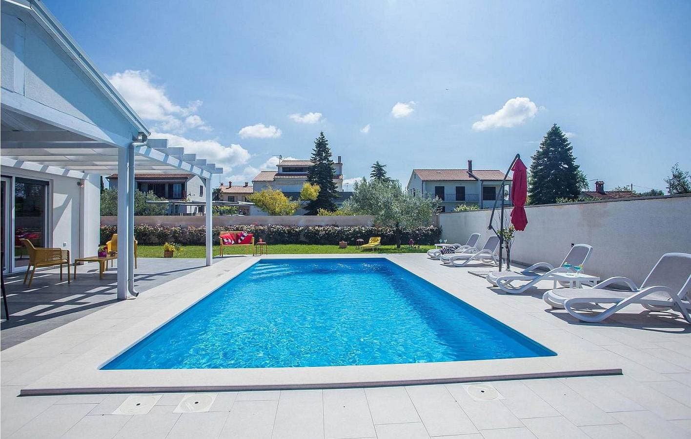 Foto 13 von 39: Modernes Apartment, 1 km vom Strand entfernt, mit Terrasse, Parkplatz und WLAN