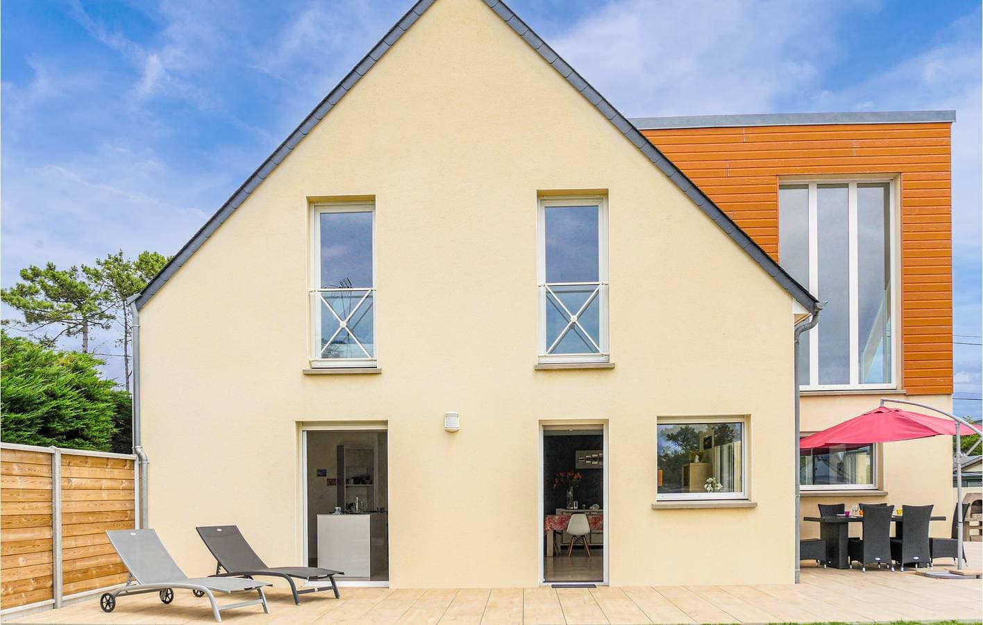 Foto 2 von 36: Juwel am Strand: 160qm mit TV, Parkplatz, Geschirrspüler, Garten und WiFi