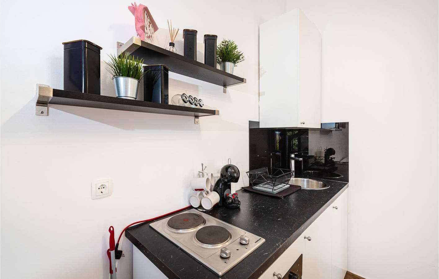 Foto 9 von 37: Ferienwohnung am Meer mit Terrasse, Küche und Parkplatz in der Nähe von Novigradsko Mehr