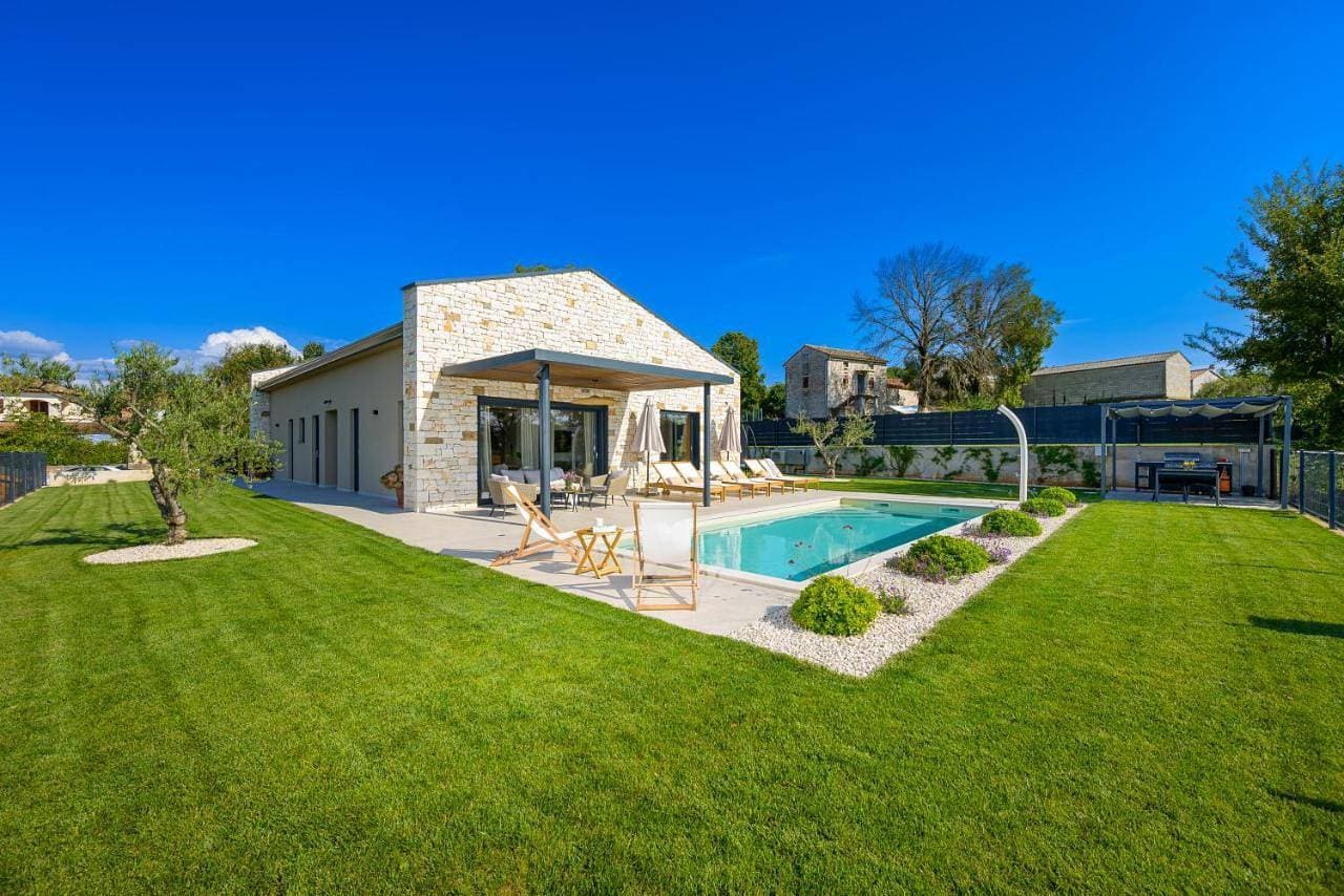 Casa Fiore Viola for 8 people with heated pool 1
