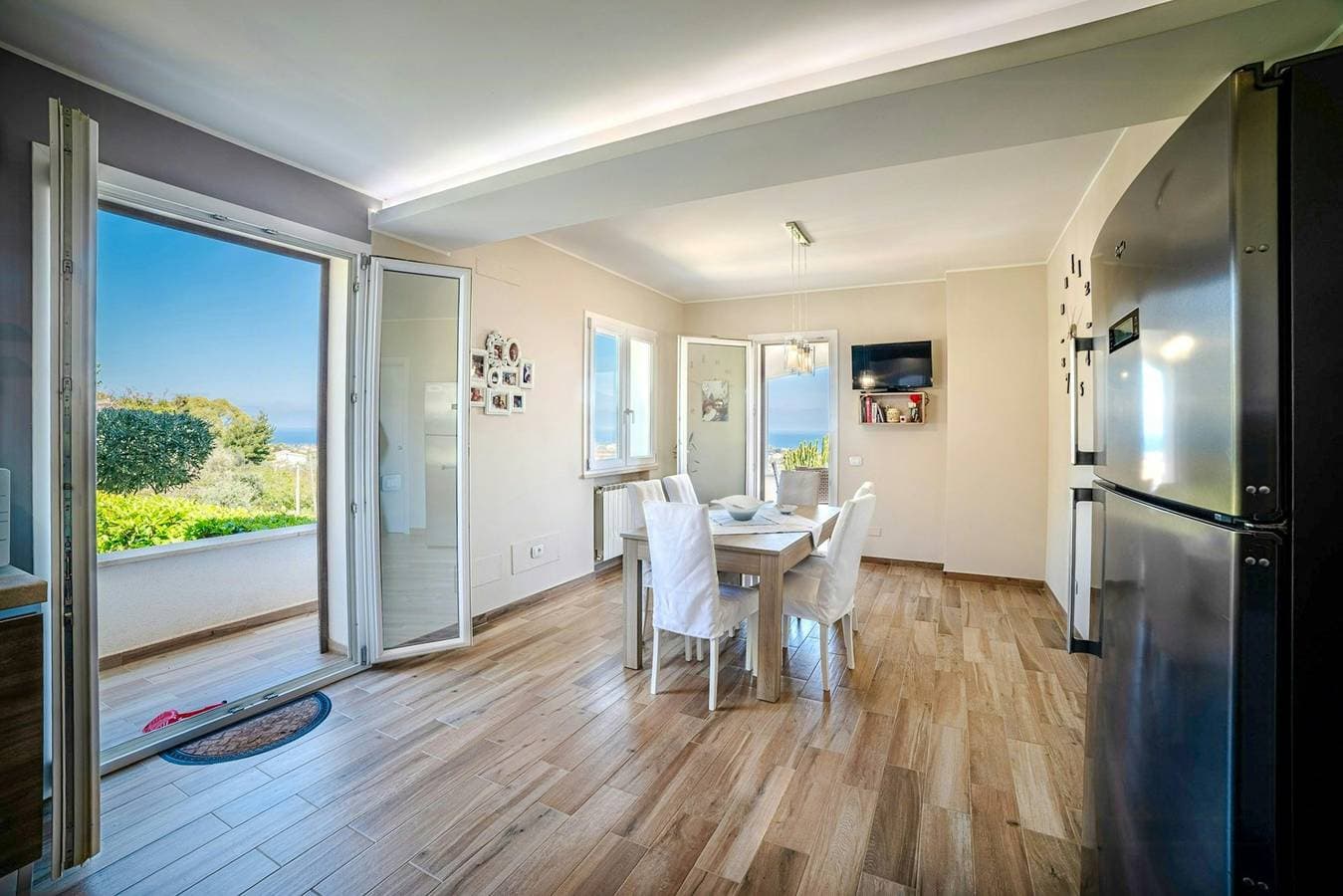 Foto 6 von 31: Helle Villa am Golf mit Swimmingpool