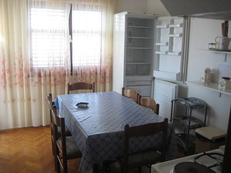 Foto 9 von 13: 2-Zimmer-Ferienwohnung am Strand Maslinica, Solta -b