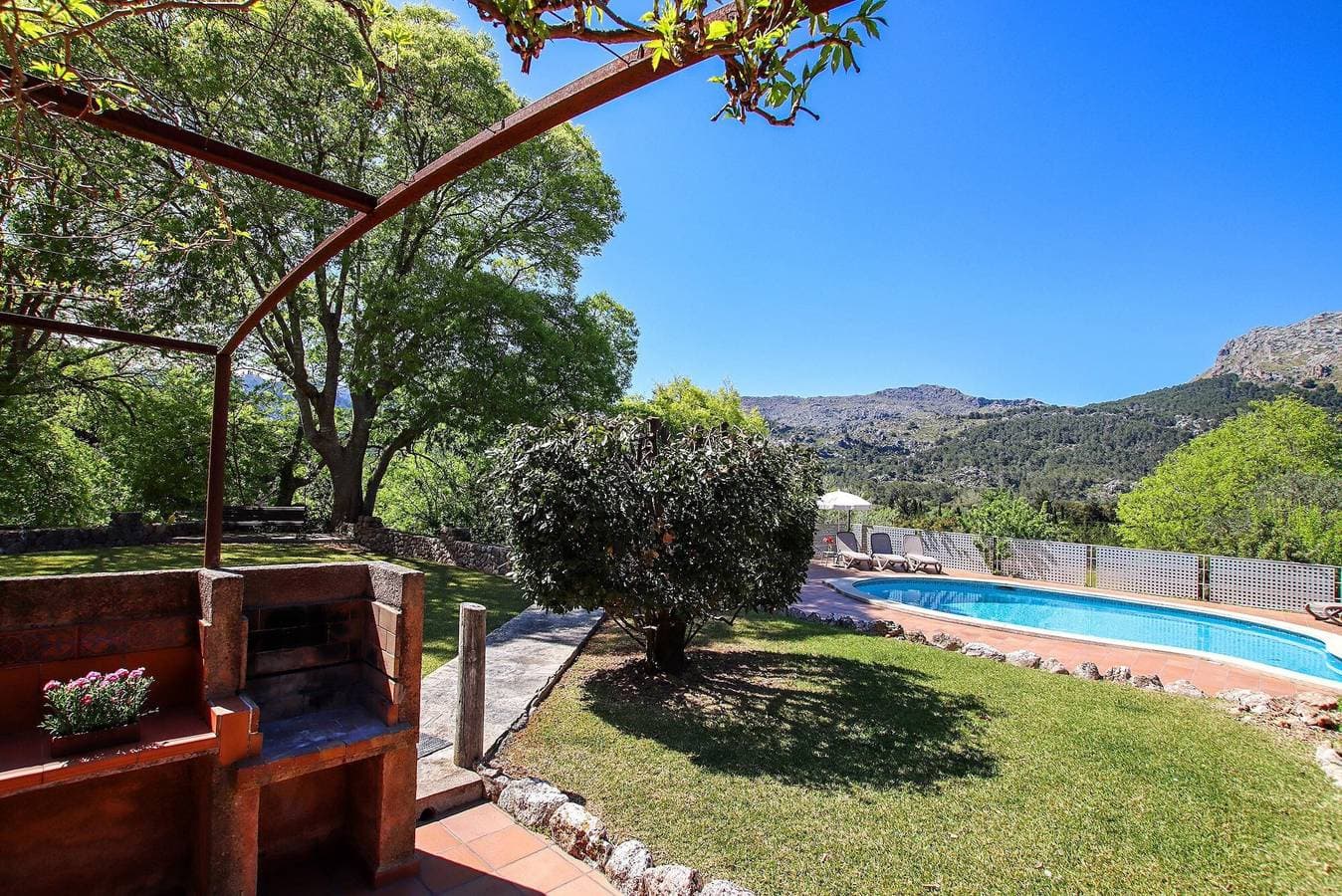 Foto 7 von 27: Finca Casa Porqueres mit Bergblick, Pool und WLAN