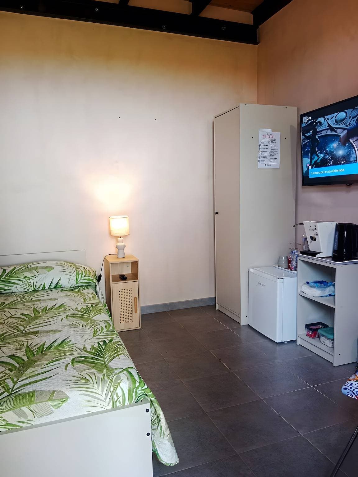 Foto 9 von 23: Zimmer 'Vigna Di Pettineo - N6' mit Gemeinschaftspool, privater Terrasse und Klimaanlage