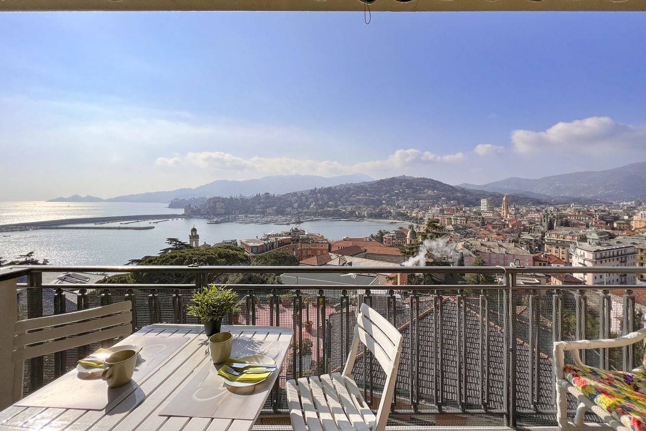 Foto 10 von 33: Ferienwohnung für 5 Personen mit Balkon/Terrasse
