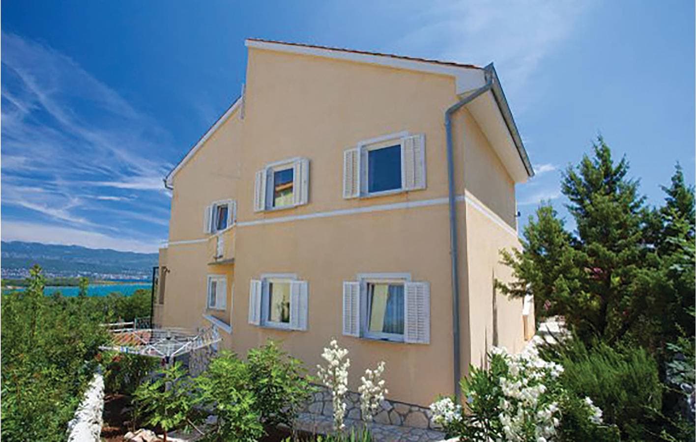 Charmante Wohnung mit Terrasse, 300 m zur Küste und mit guter Anbindung an das Stadtzentrum 1