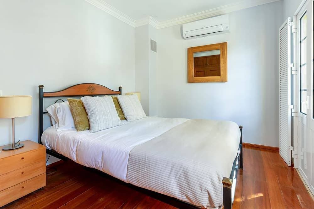 Foto 4 von 30: 2 Bdr House W/Terrace in Praia Verde by LovelyStay