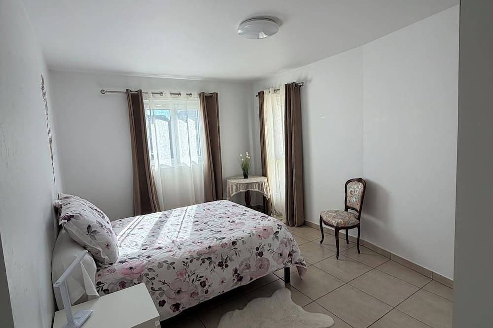 Foto 3 von 8: Superb furnished t2 in a quiet area with private parking