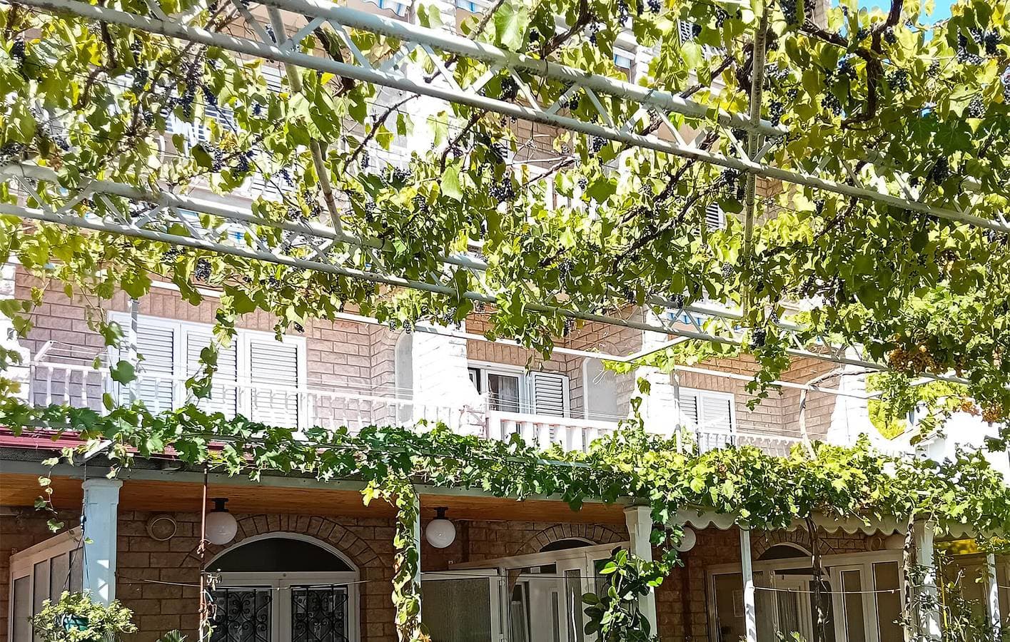 Foto 12 von 23: Apartment mit Meerblick, Wifi, AC, Pool und Terrasse