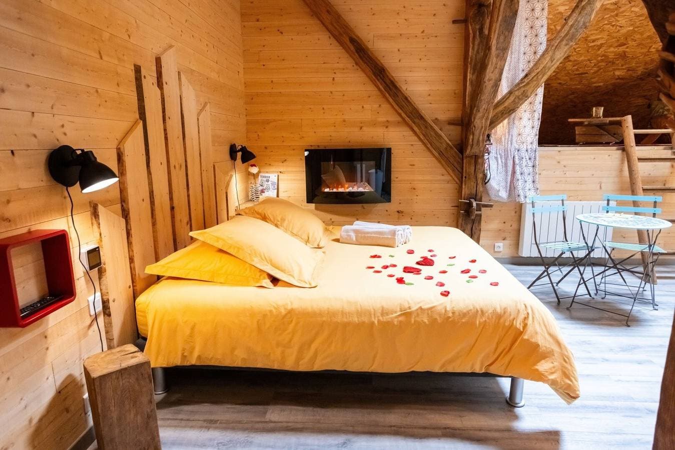 Foto 5 von 65: Gästezimmer „Séquoia“ mit Gemeinschaftsterrasse, Garten und nicht privatem Whirlpool