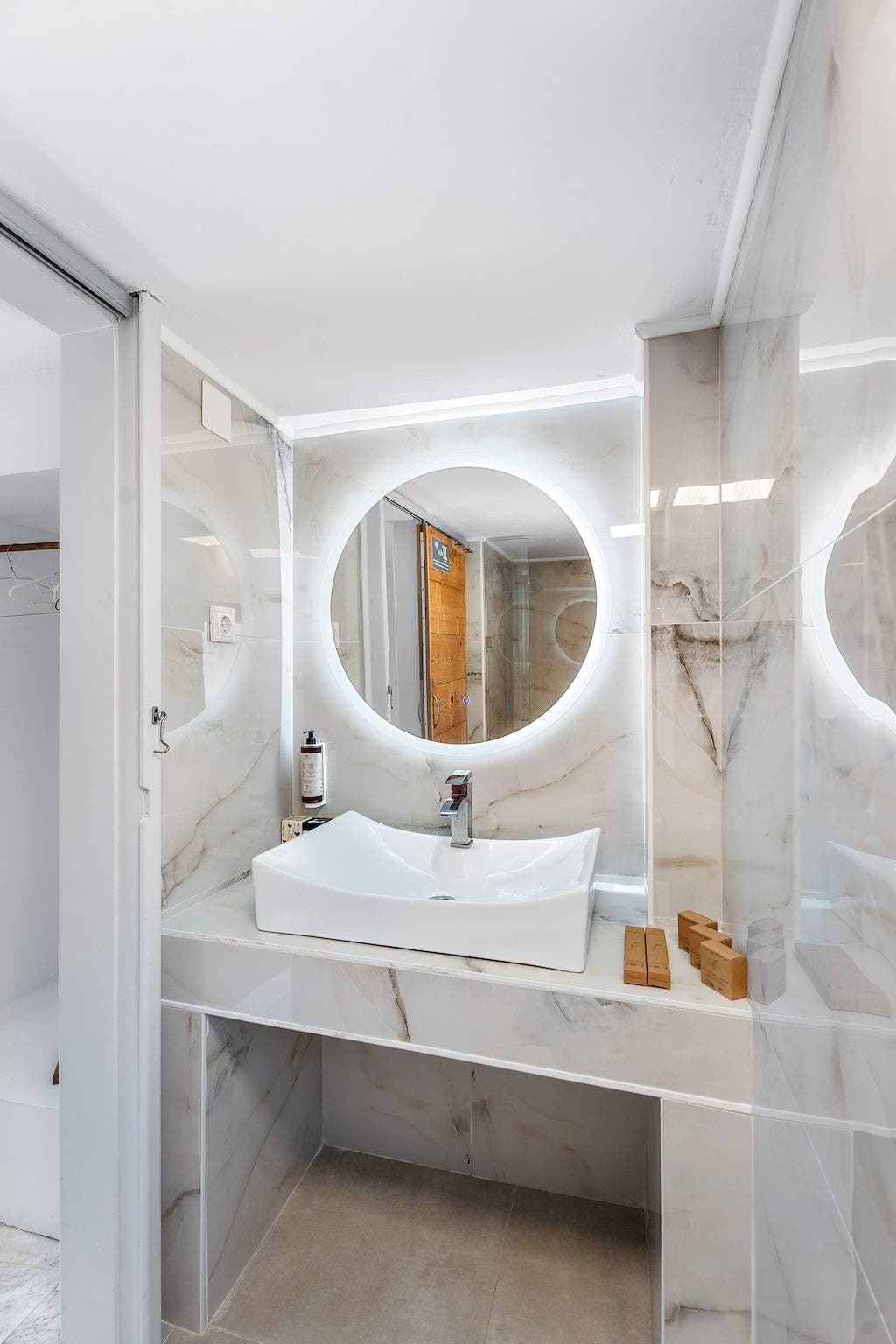 Foto 12 von 41: Apartment 'Doliva Chris' mit privatem Pool, Bergblick, WLAN und Klimaanlage