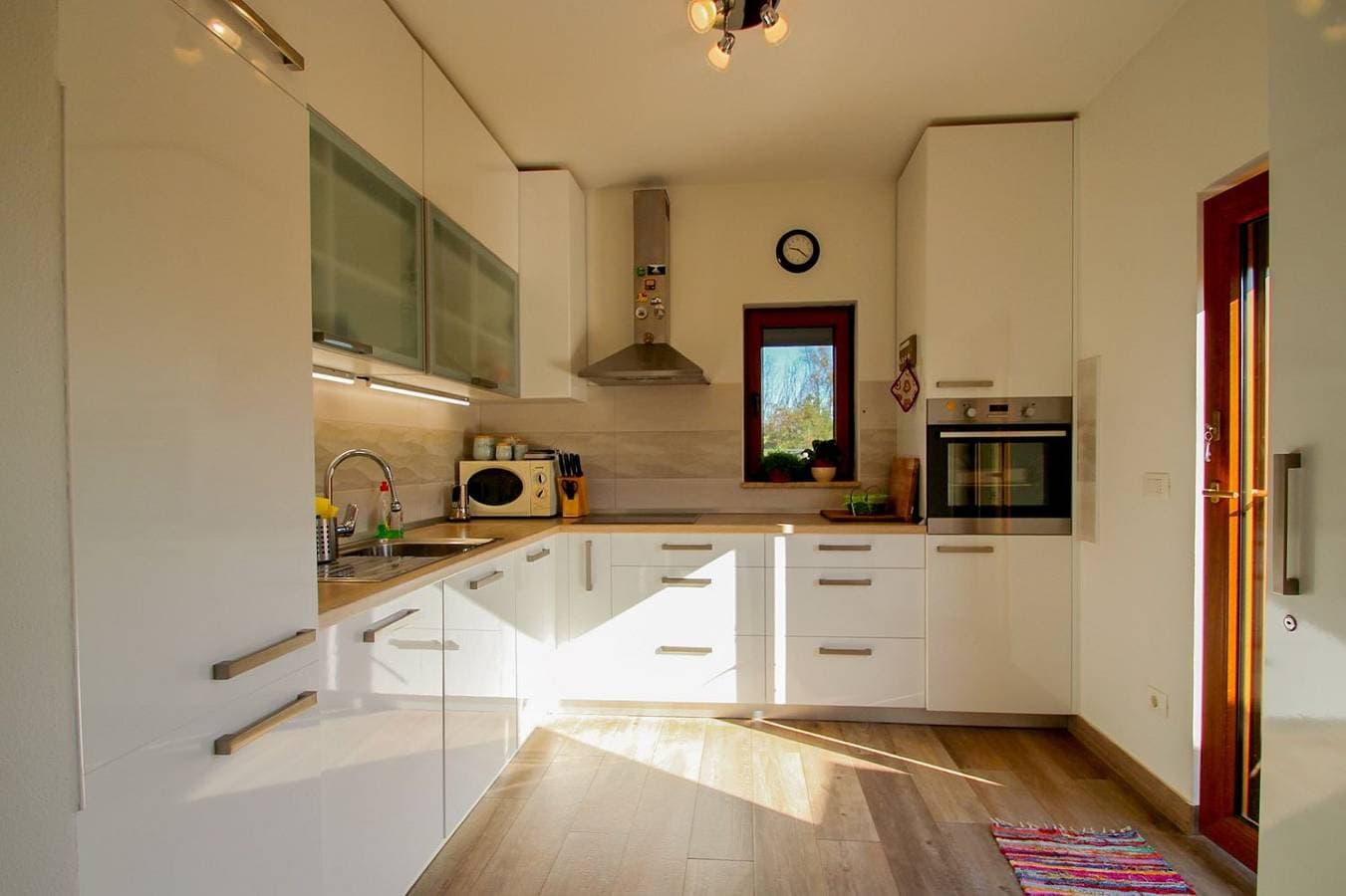Foto 7 von 37: Cozy Ferienhaus mit Jacuzzi, Garten, Aussendusche, Grill
