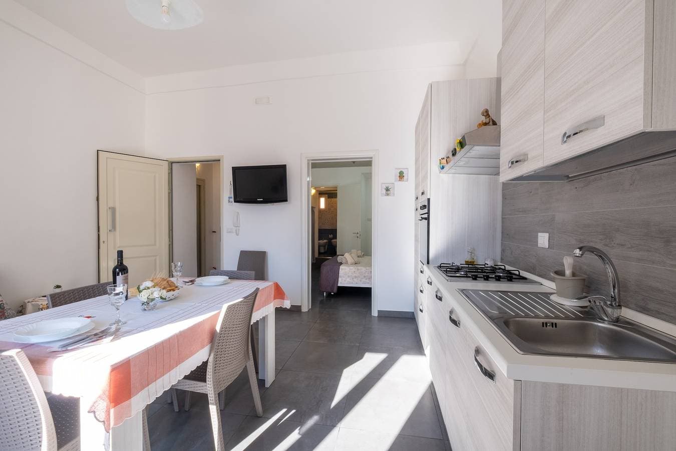 Foto 8 von 25: Ferienwohnung 'Casa Vacanze Lu Rizzaru' mit privater Terrasse, Balkon & Klimaanlage