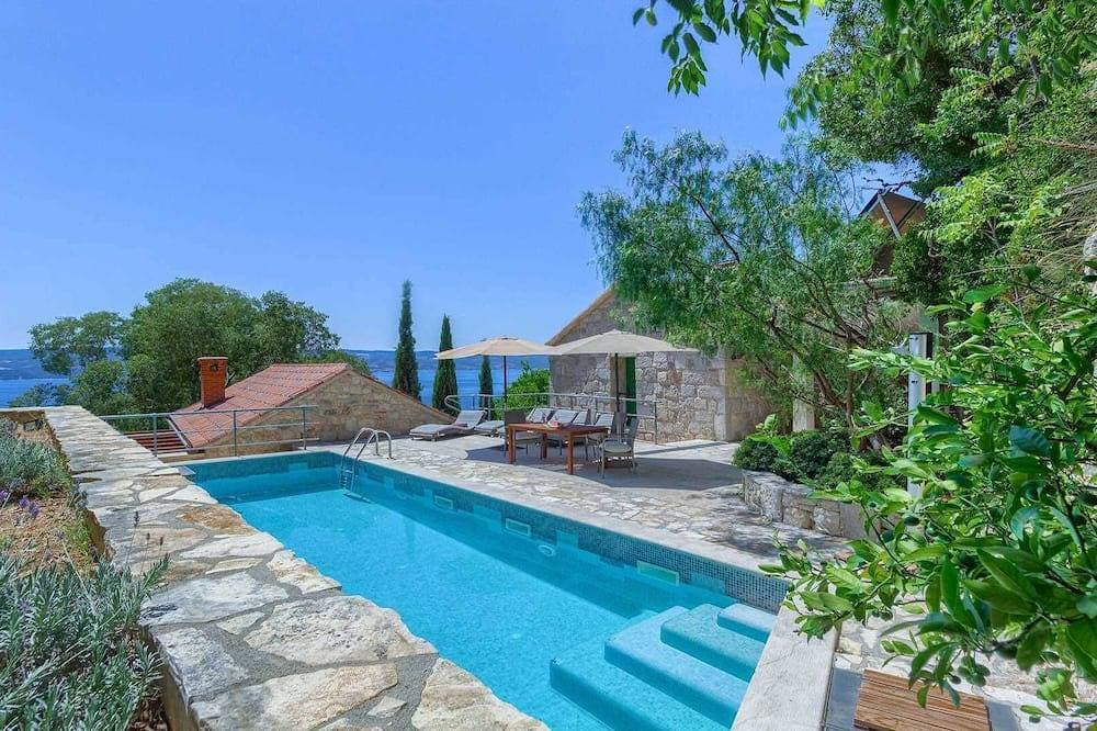 Villa Eden - zwei charmante Steinhäuser mit Meerblick 1