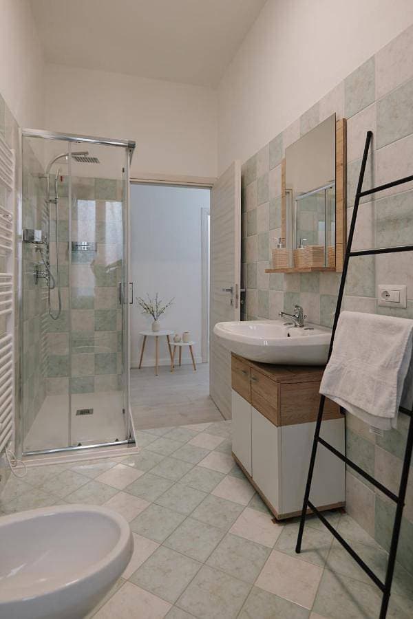Foto 4 von 14: Double Room with Private Bathroom