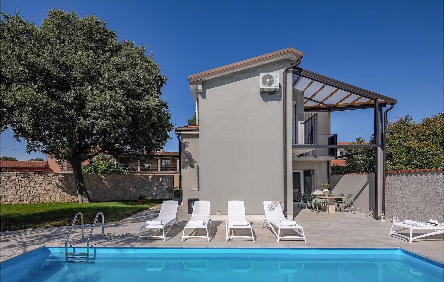 Foto 13 von 37: Geräumige 2-Zimmer-Wohnung mit Pool, WLAN und Parkplatz in der Nähe von Brtonigla