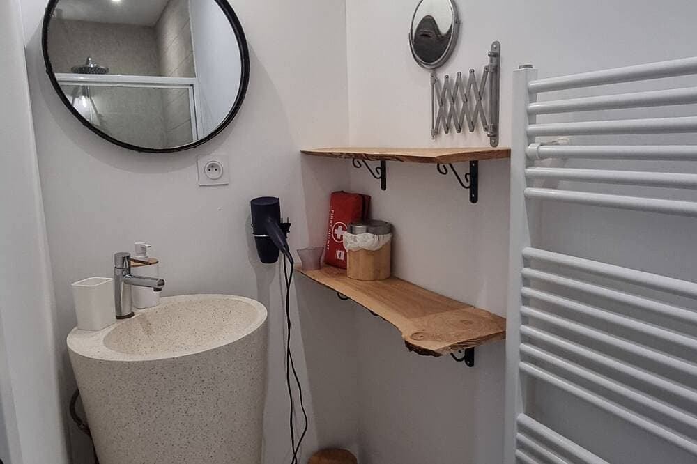 Foto 7 von 30: Vacation rental for 8 to 13 people with a heated indoor pool