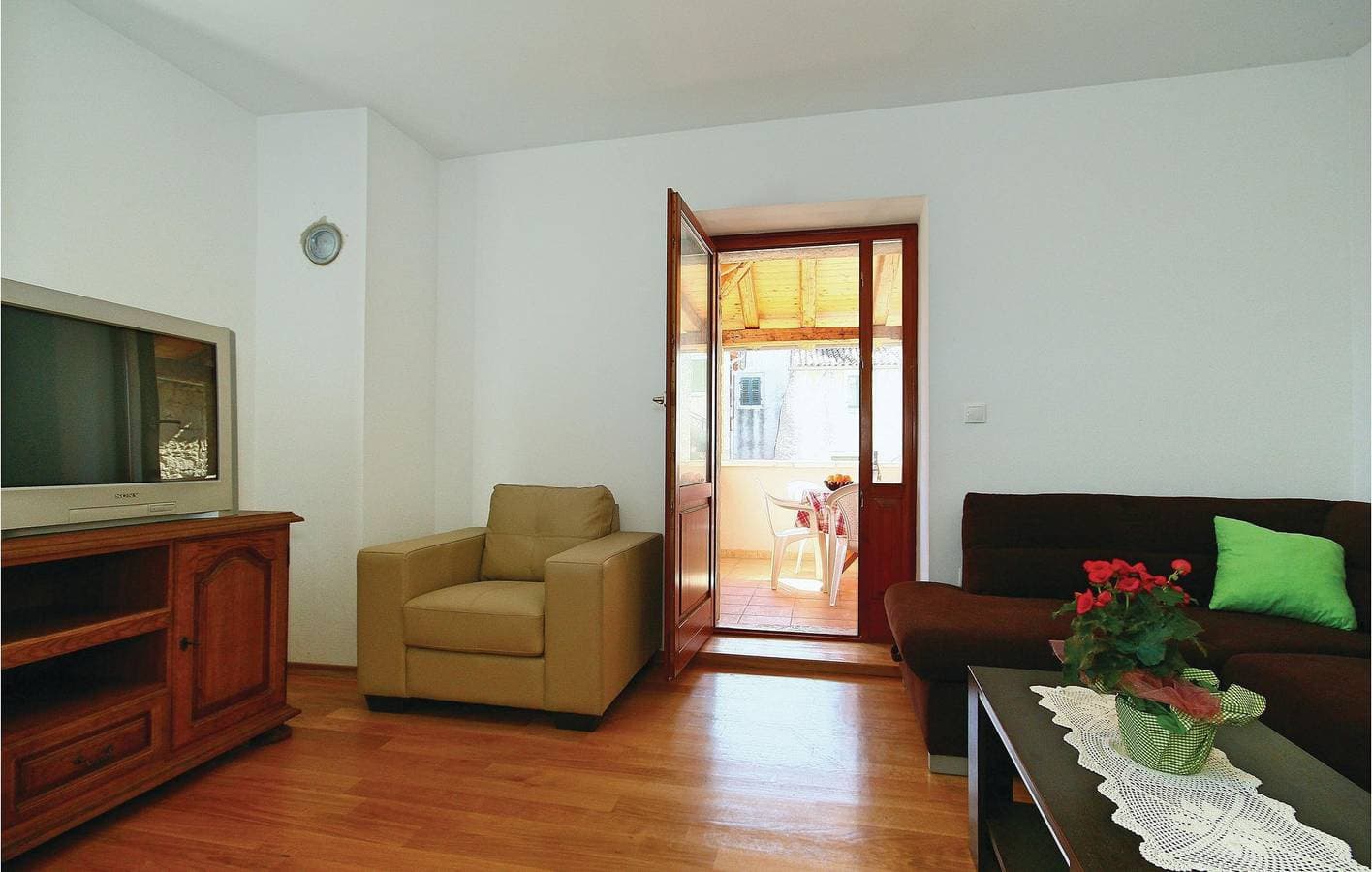 Foto 9 von 16: Gemütliche 93 m² große Wohnung mit Terrasse, Garten und kostenlosem WLAN