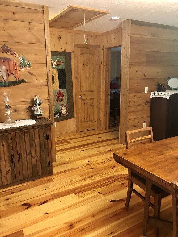 Foto 10 von 44: BearPaw Cabin - Charmante und gemütliche Hütte im Wald - WLAN - Haustierfreundlich - Abgelegen
