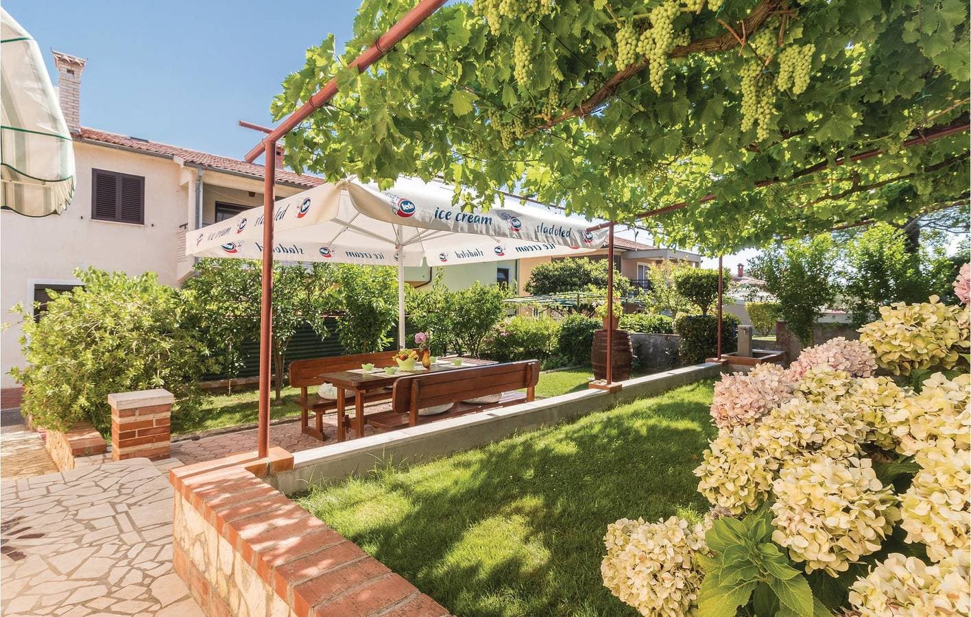 Foto 4 von 24: Gemütliche Ferienwohnung mit Terrasse, WLAN, Parkplatz, in der Nähe des Strandes von Brioni