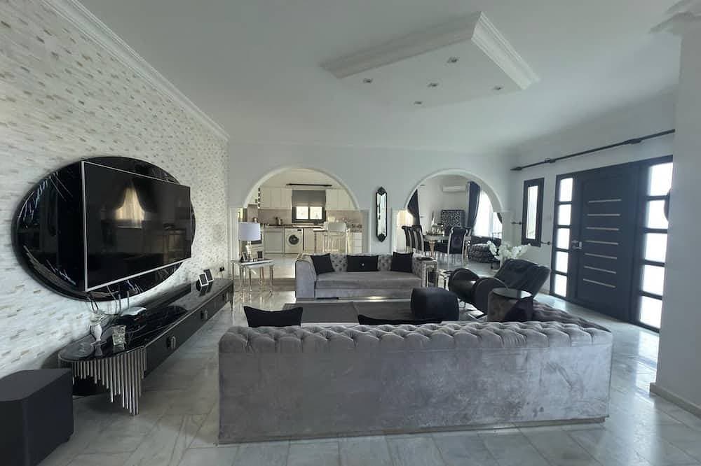 Foto 13 von 30: Geräumige Villa mit 4 Schlafzimmern, privatem Pool und großem Garten, Bellapais.