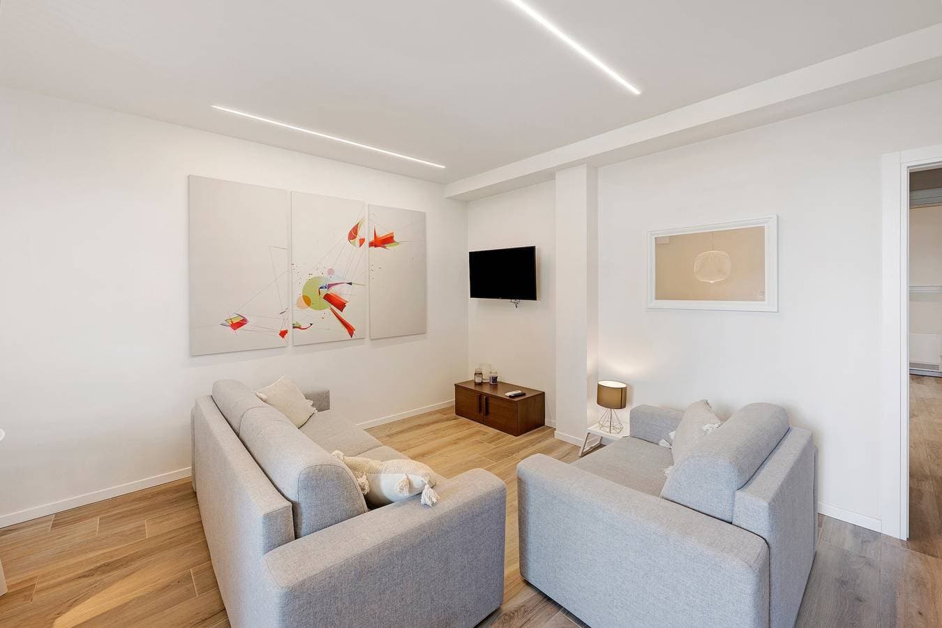 Foto 8 von 46: Ferienwohnung 'Alessandra' mit Seeblick, WLAN und Klimaanlage
