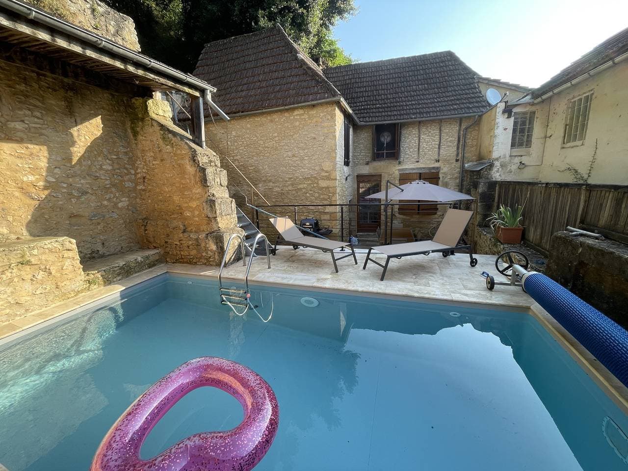 Steinhaus mit Pool und Terrasse für 6 Personen 1