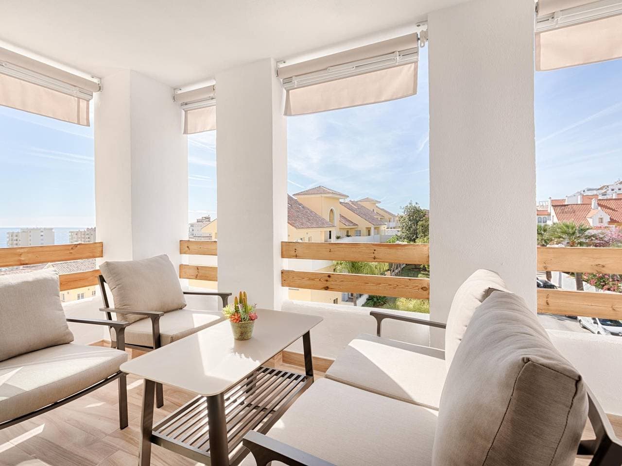 Real Sofía Puerto Estepona - Luxuriöse Ferienwohnung mit Terrasse, Pool und Meernähe 1