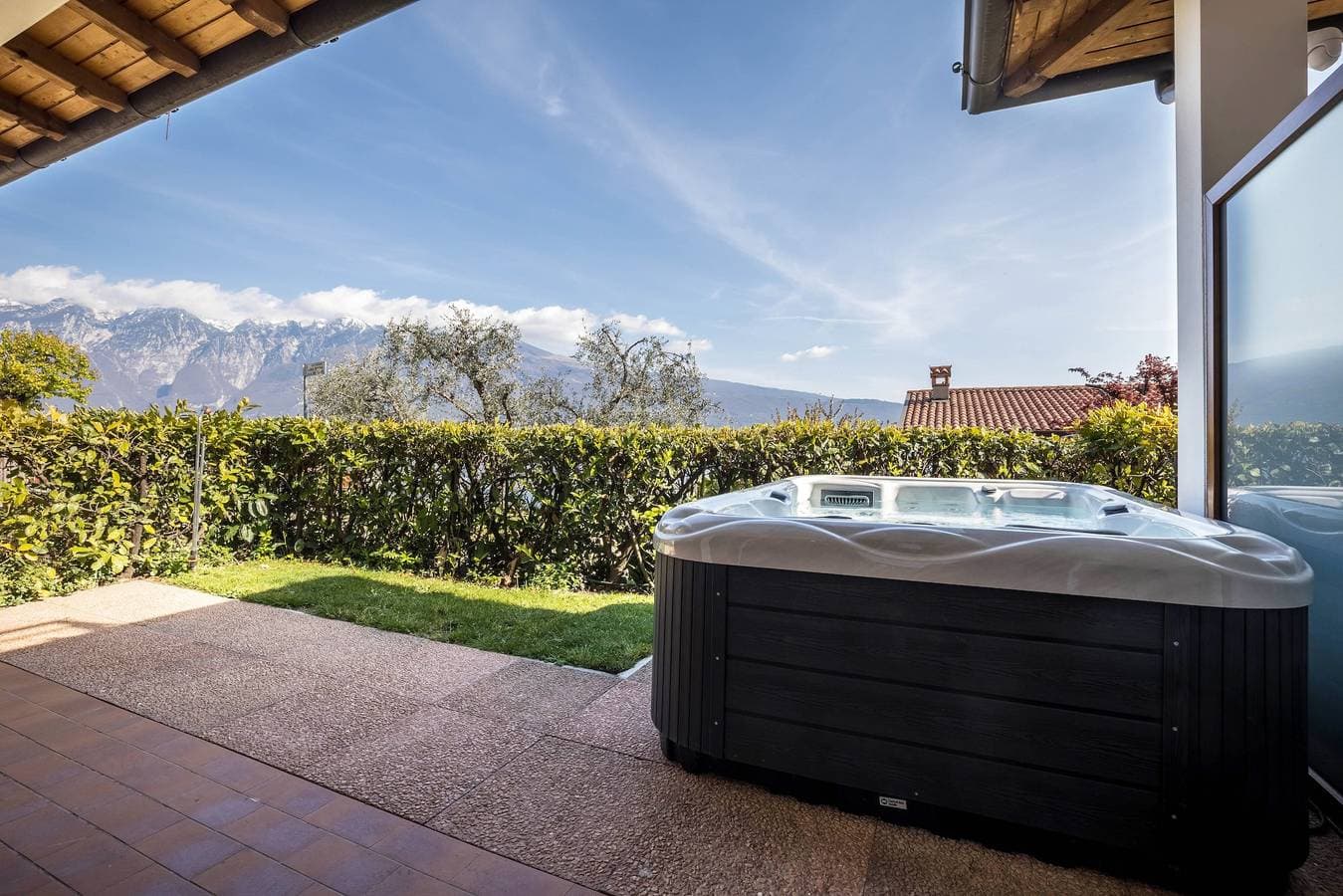 Foto 8 von 37: Neue exklusive Ferienwohnung "Suite Perlago" mit Garten und privatem Whirlpool