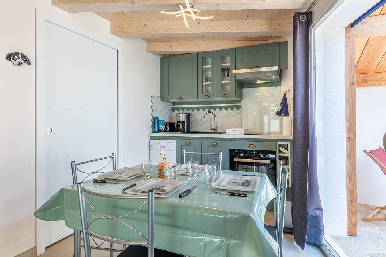 Foto 13 von 45: „Le Petit Appartement De Saint-Denis“ mit privater Terrasse, WLAN und Klimaanlage