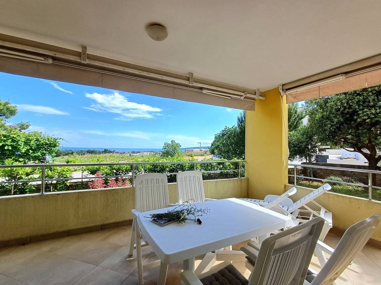 Foto 2 von 36: Haustierfreundliche Ferienwohnung Mediterraneo mit privatem Garten & Meerblick