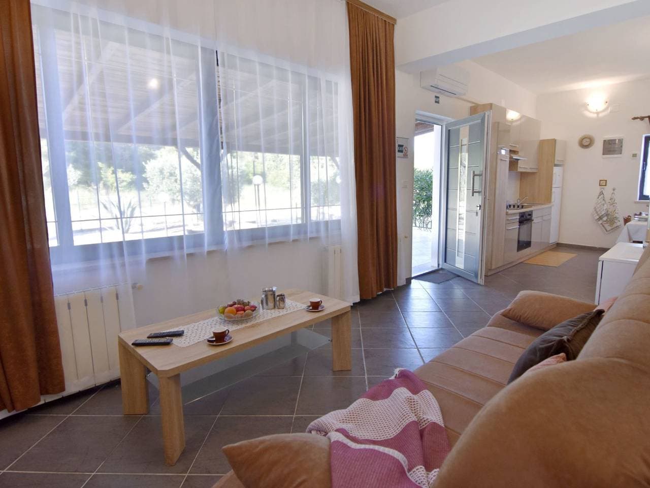 Foto 3 von 38: Zweizimmerwohnung mit großer Terrasse in Grupija