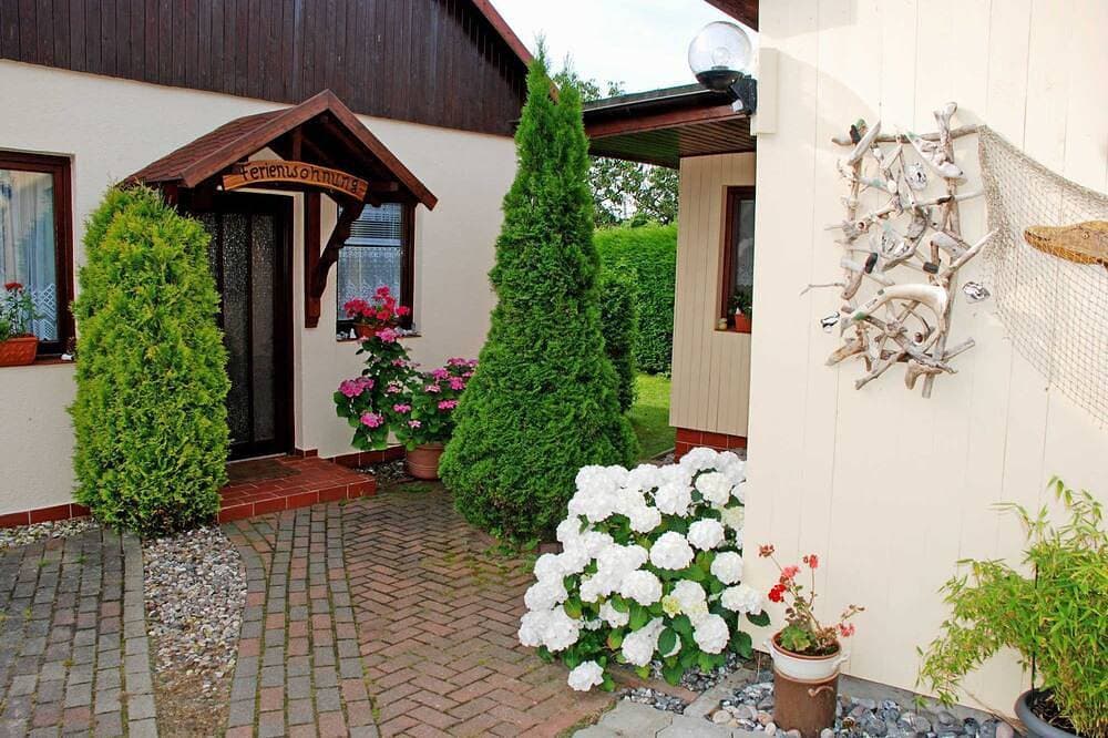 Foto 7 von 22: Ferienhaus Charlotte mit Terrasse - ruhig gelegene Ferienhäuser am Selliner See