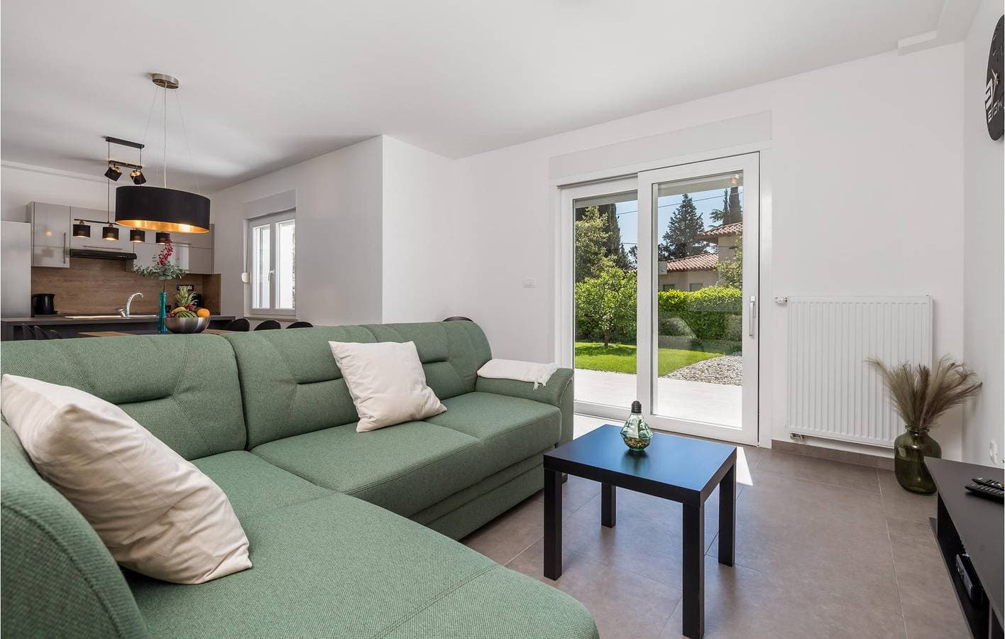 Foto 5 von 41: Charmante 76 m² große Wohnung mit Pool, Terrasse und einem Hundestrand in der Nähe