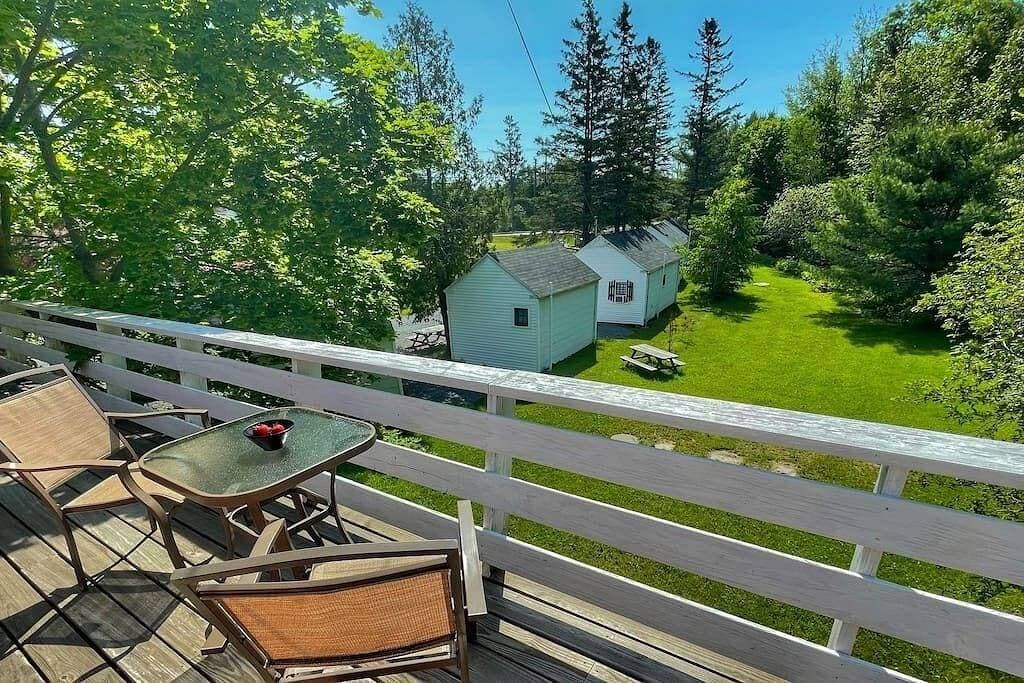 Foto 10 von 24: 19 Acadia Lodge Sleeps 4 Open Hearth Inn
