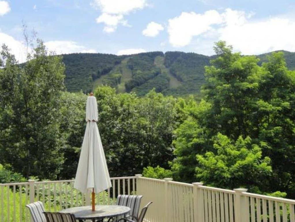 Foto 5 von 50: Cozy Studio | Private Balcony | Indoor Pool, Hot Tub & Game Room | Near Loon