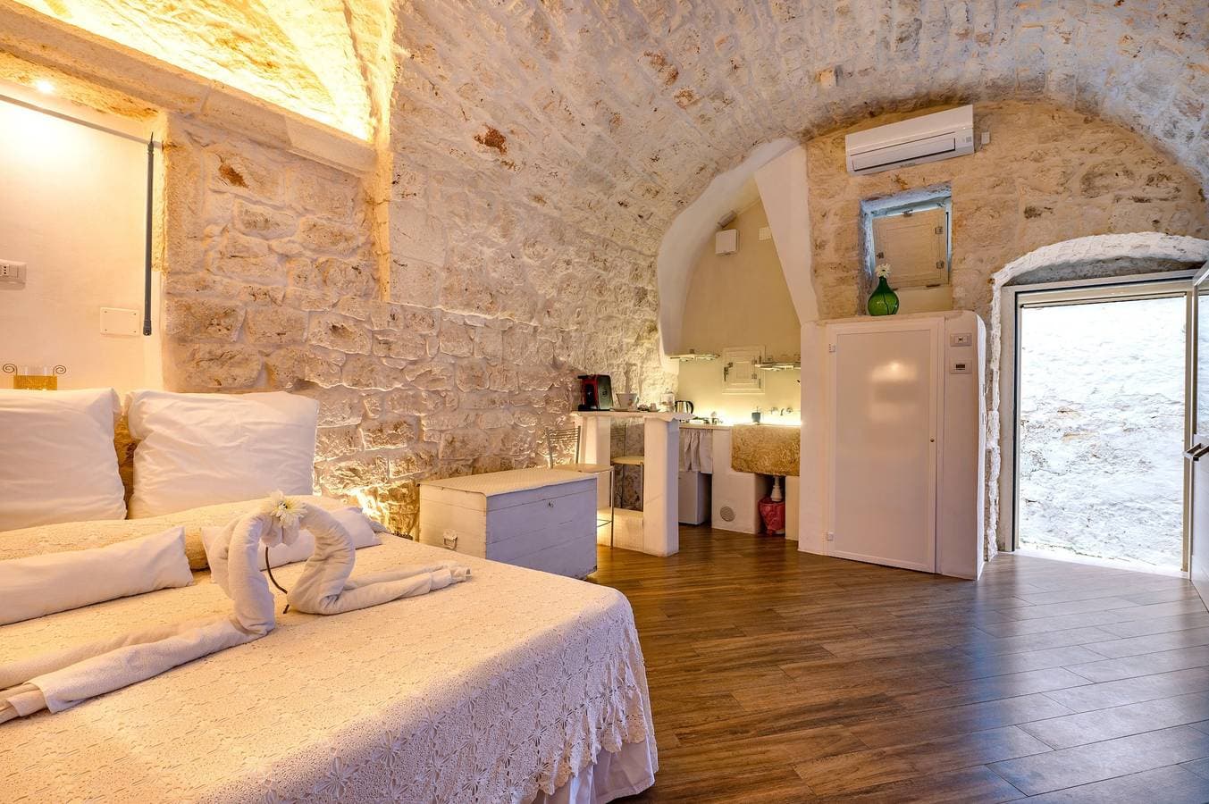 Foto 7 von 21: Ferienwohnung "Suite Nino - Ceglie Messapica" mit Privatem Innenpool, Whirlpool und WLAN