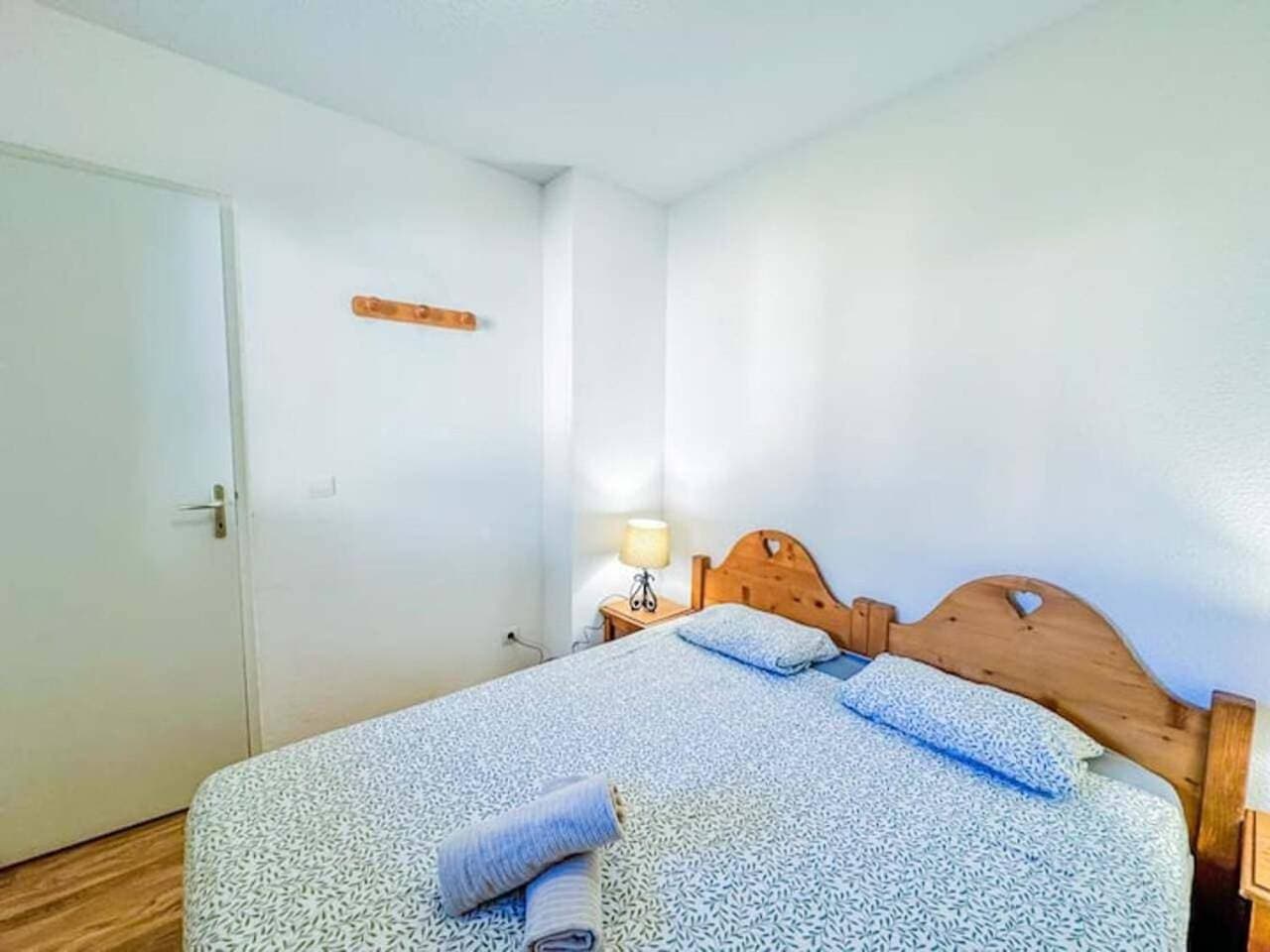 Foto 10 von 21: Two-Bedroom Apartment